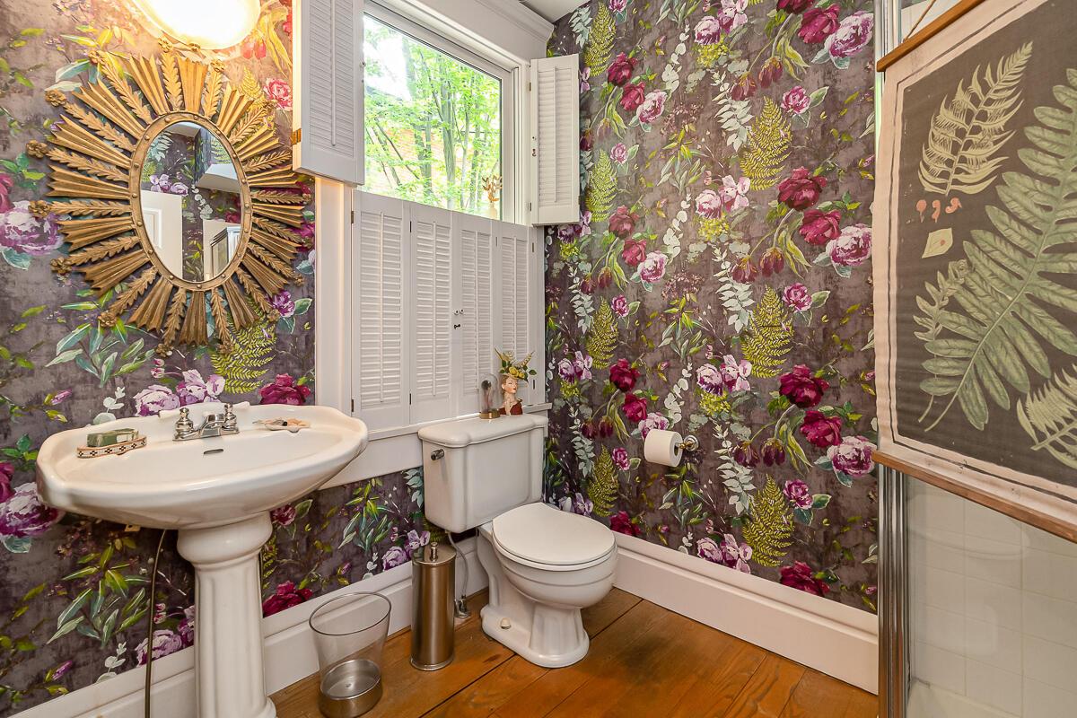 242 E Sycamore Street