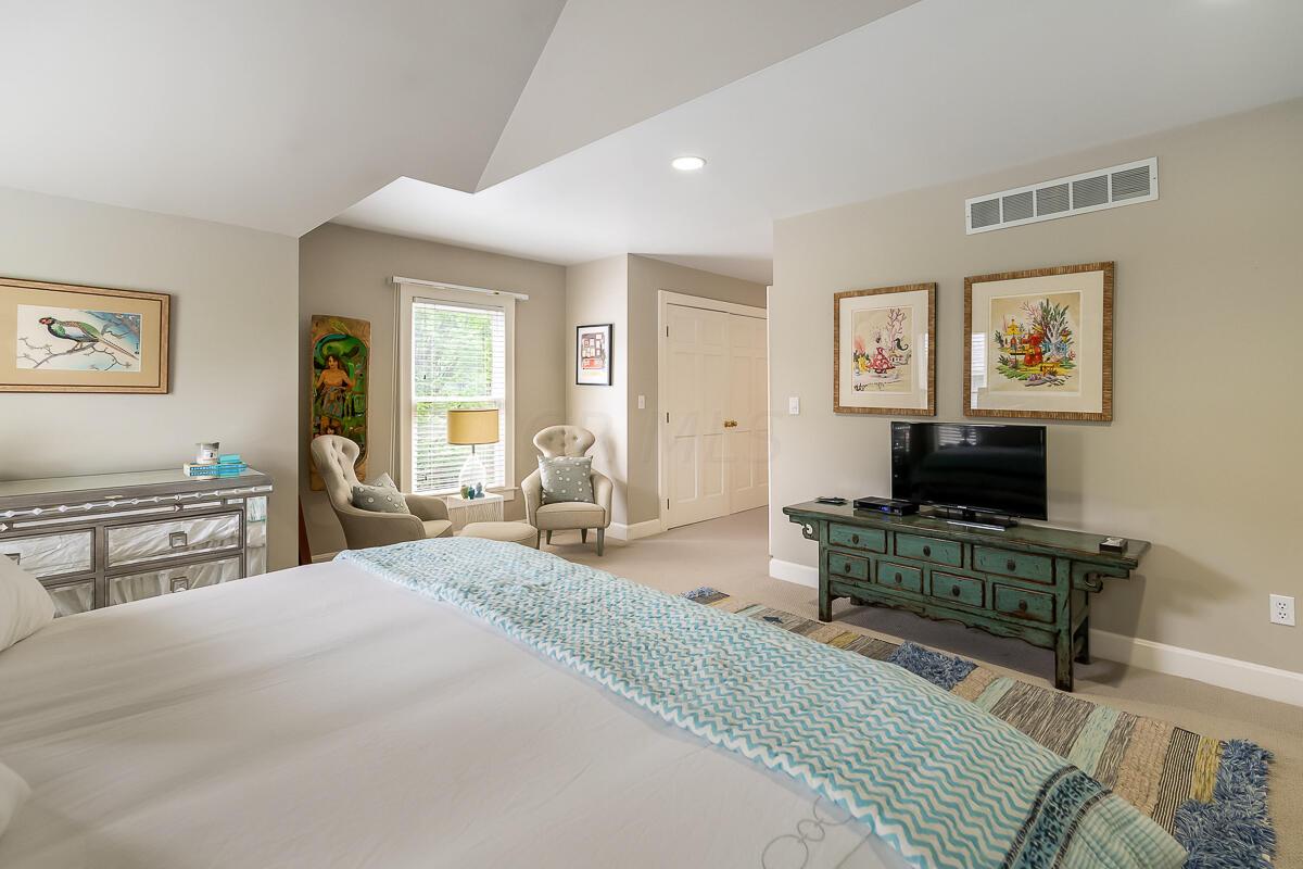 242 E Sycamore Street