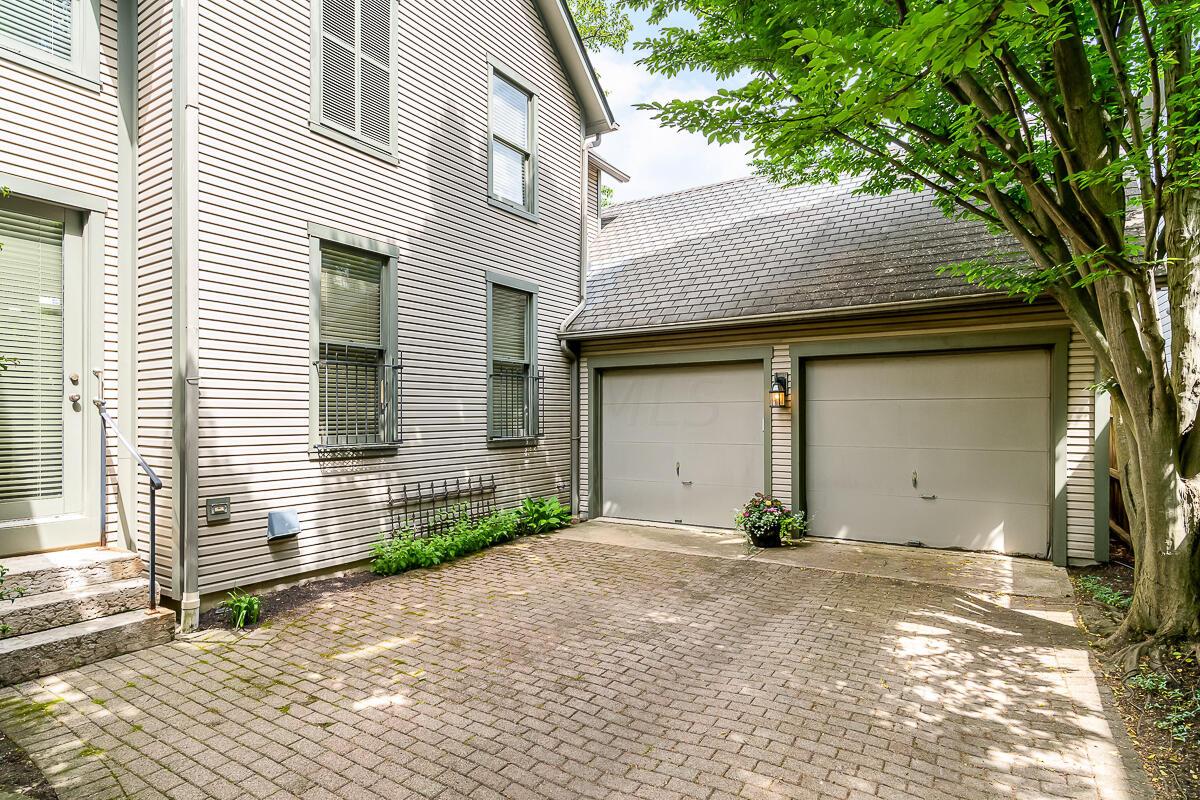 242 E Sycamore Street