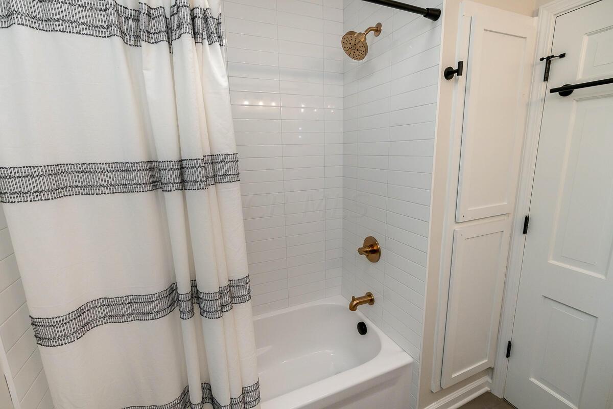 1030 Clubview Boulevard N