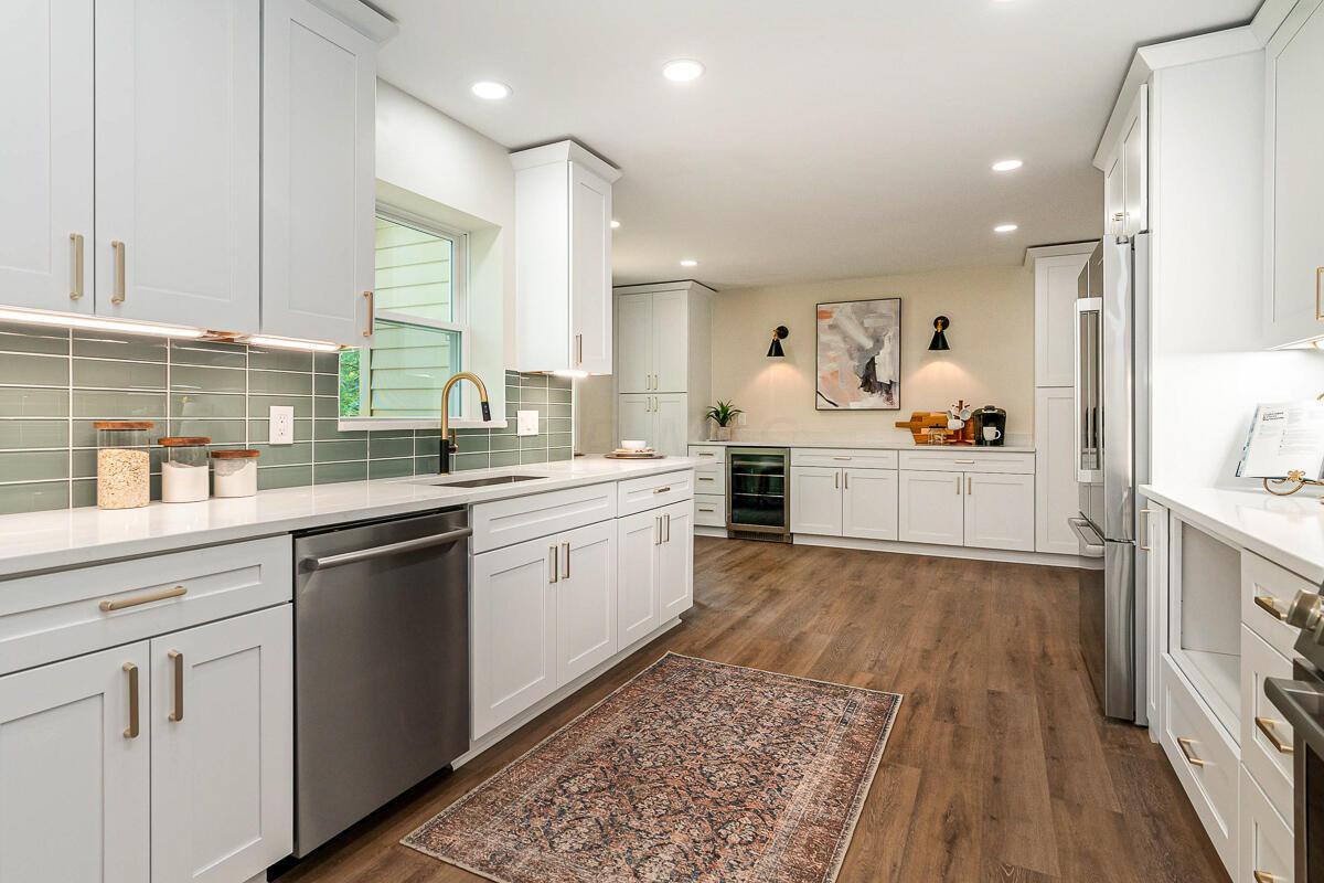 1030 Clubview Boulevard N