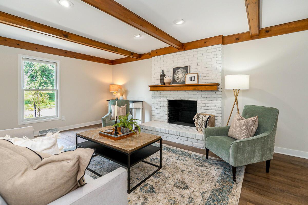 1030 Clubview Boulevard N