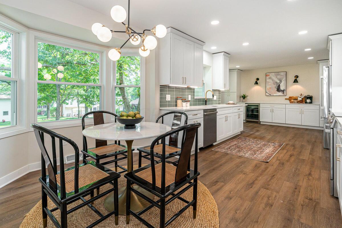 1030 Clubview Boulevard N