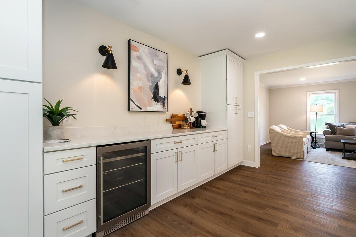 1030 Clubview Boulevard N