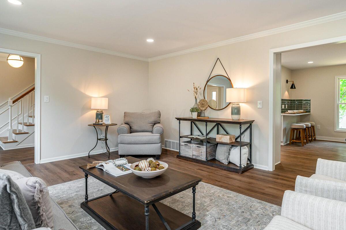 1030 Clubview Boulevard N