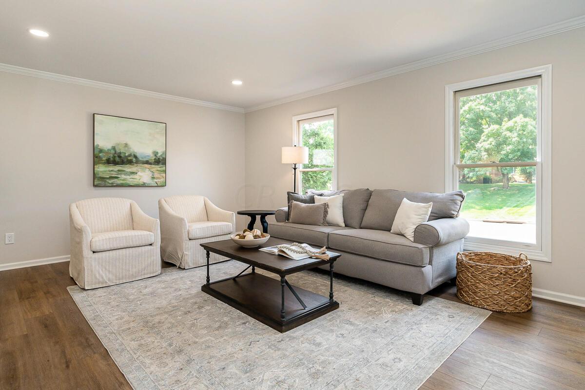 1030 Clubview Boulevard N