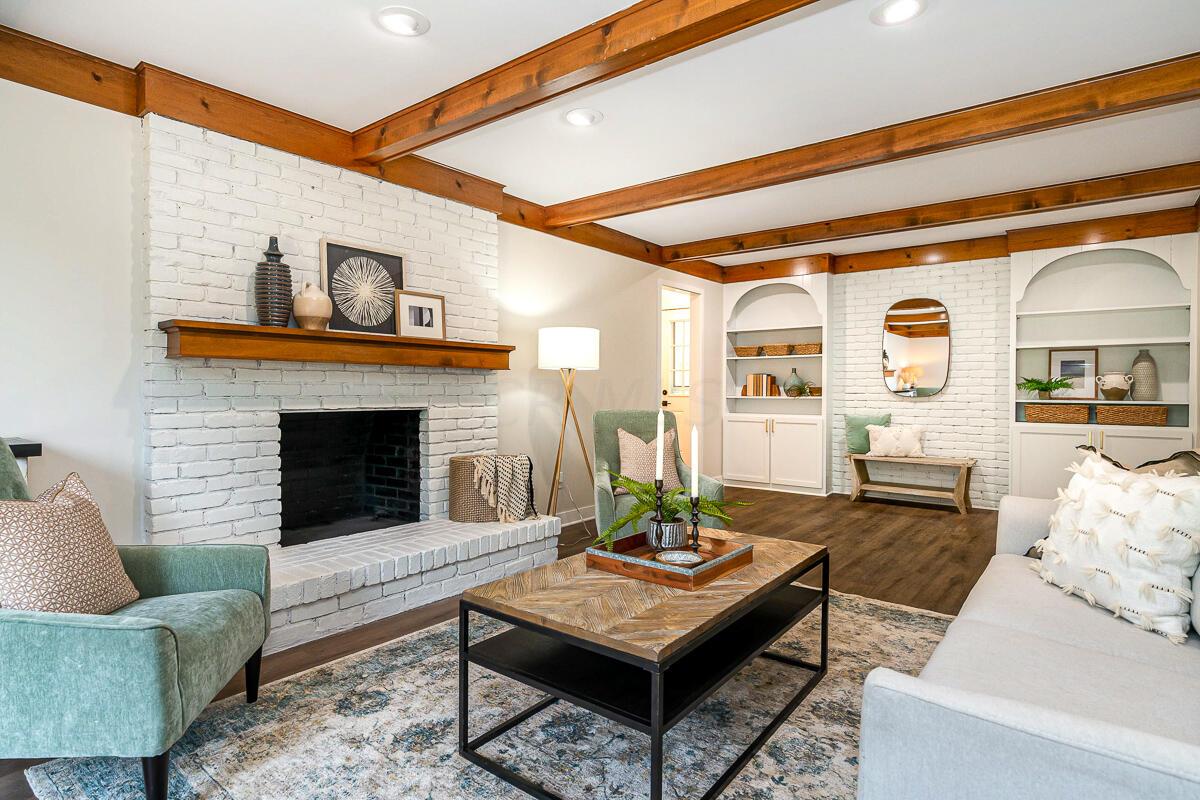 1030 Clubview Boulevard N