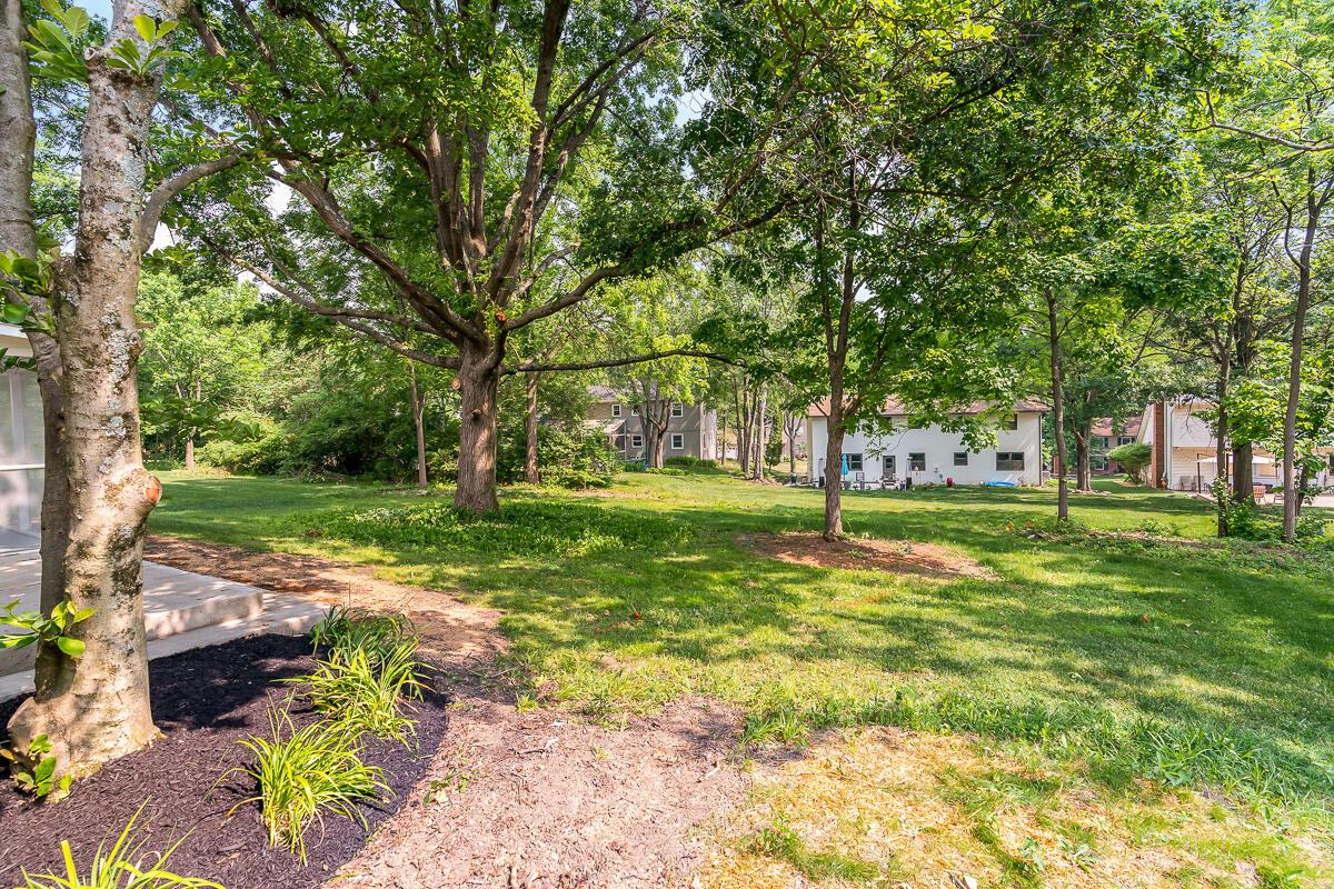 1030 Clubview Boulevard N