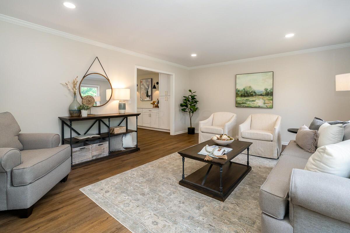 1030 Clubview Boulevard N