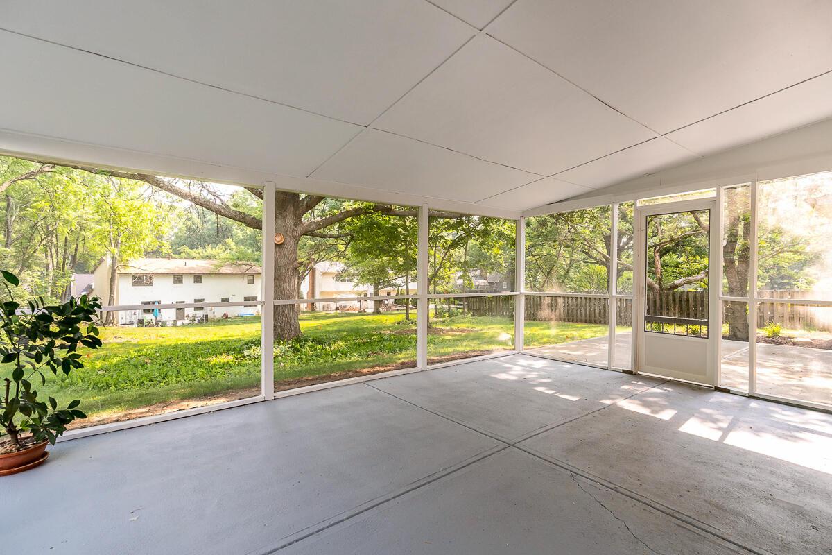 1030 Clubview Boulevard N