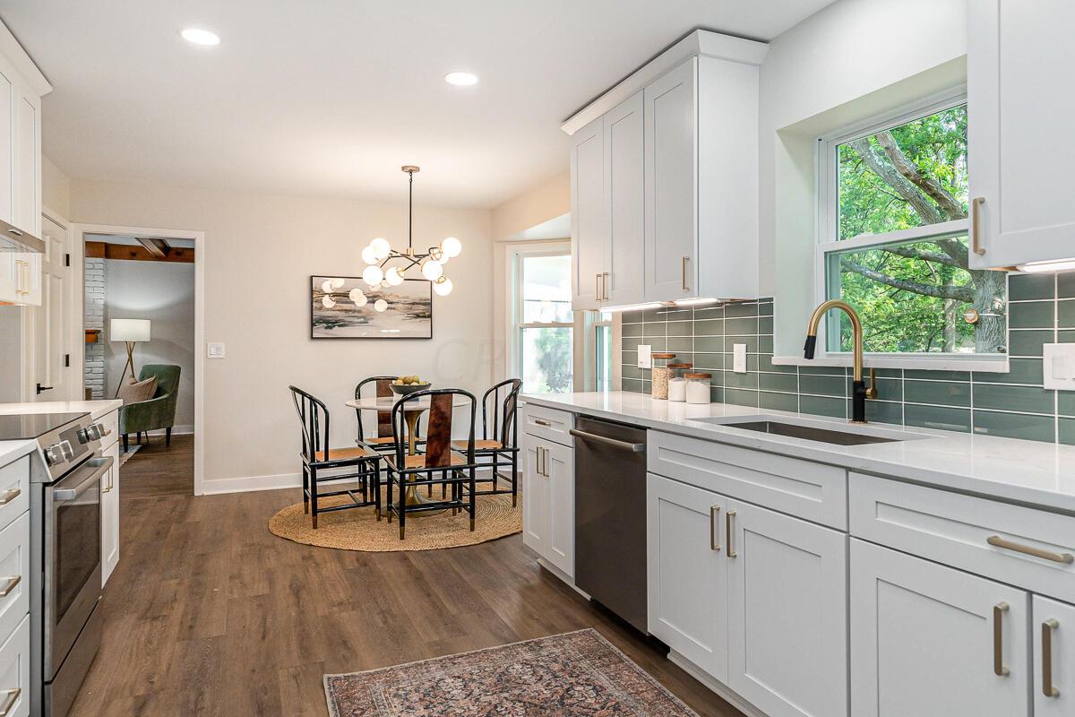 1030 Clubview Boulevard N