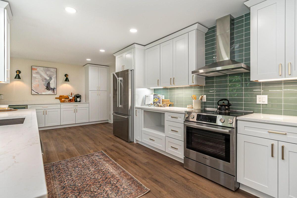 1030 Clubview Boulevard N