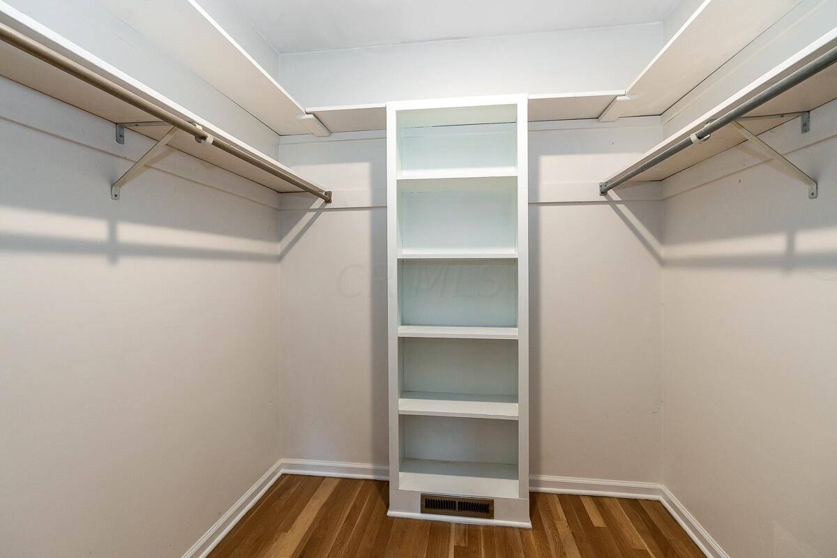 1030 Clubview Boulevard N