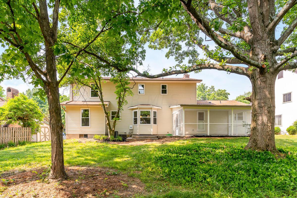 1030 Clubview Boulevard N