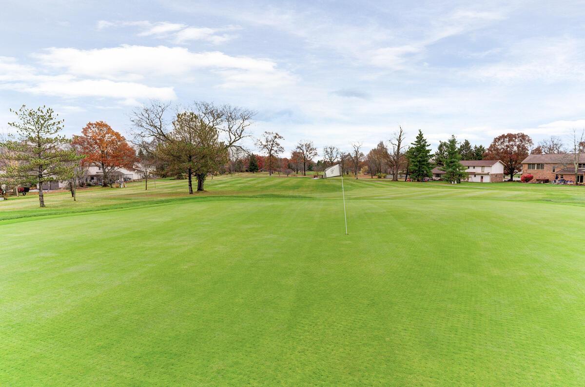 1030 Clubview Boulevard N