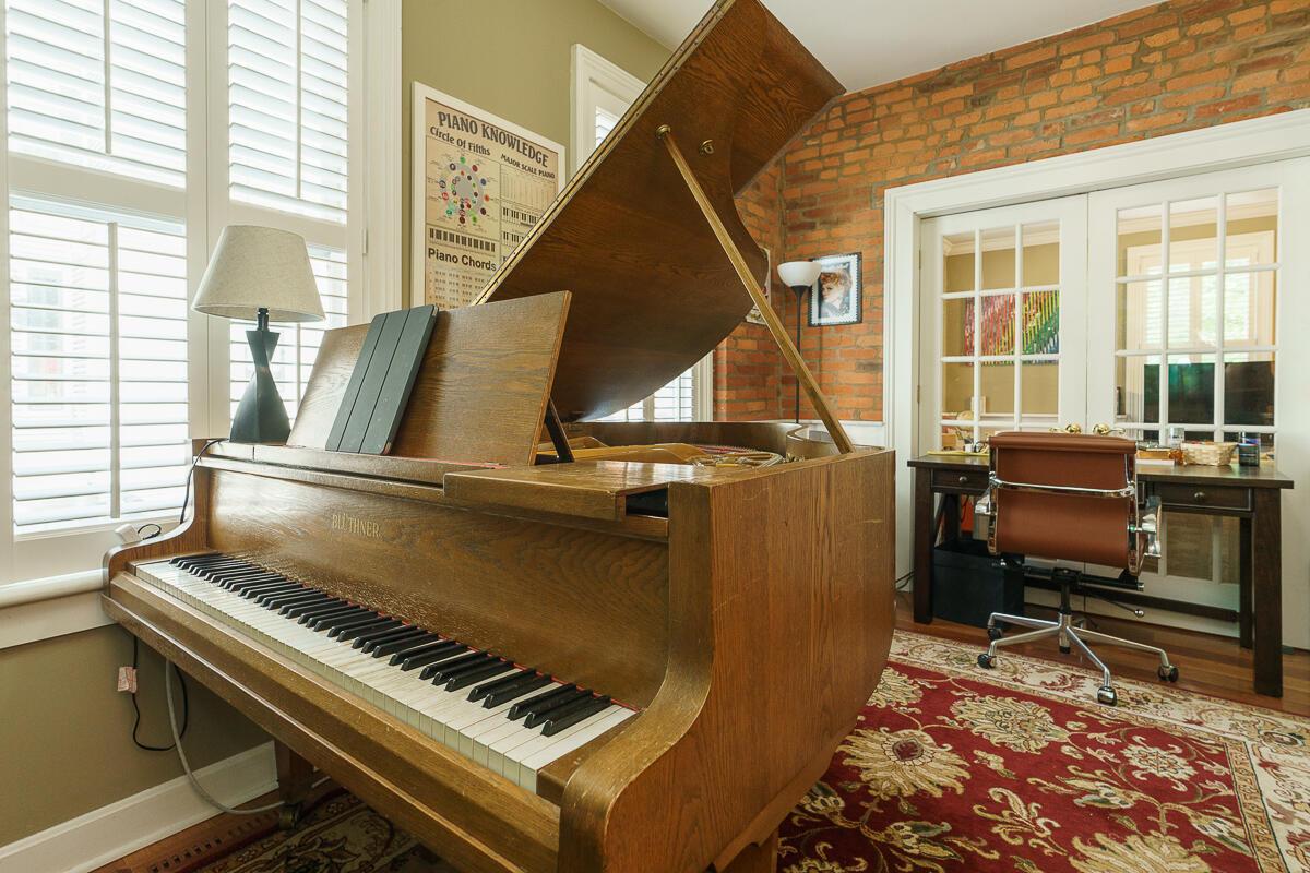 33 E Frankfort Street