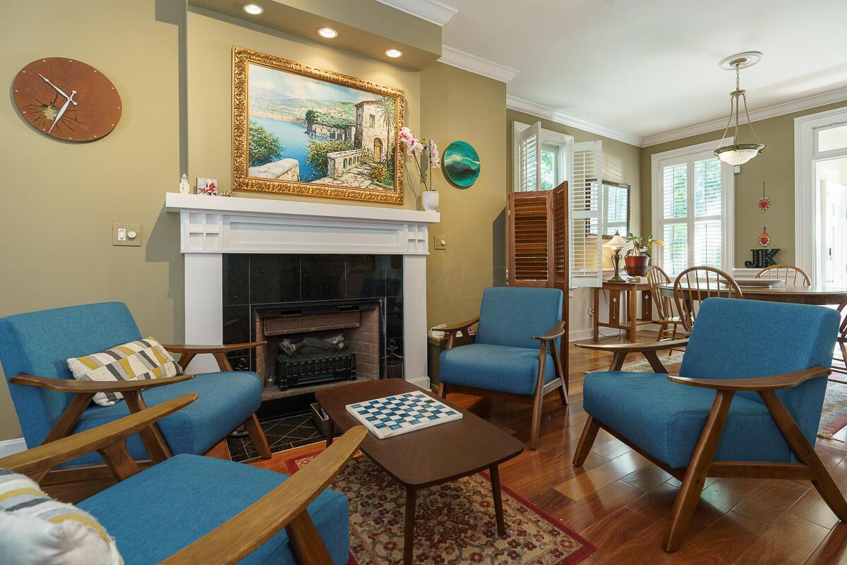 33 E Frankfort Street