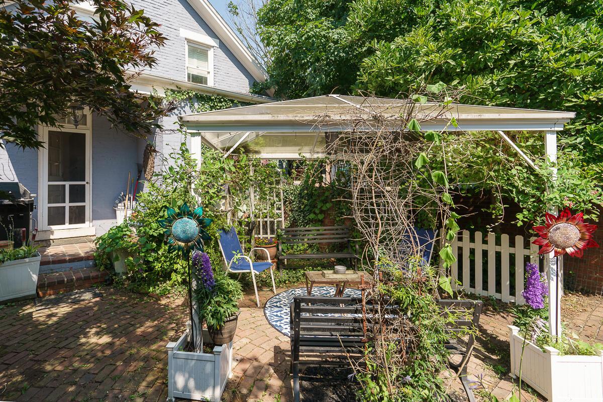 33 E Frankfort Street