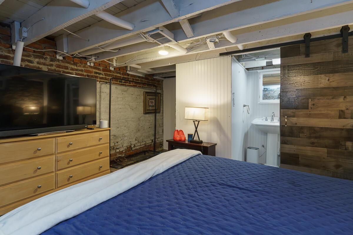 33 E Frankfort Street