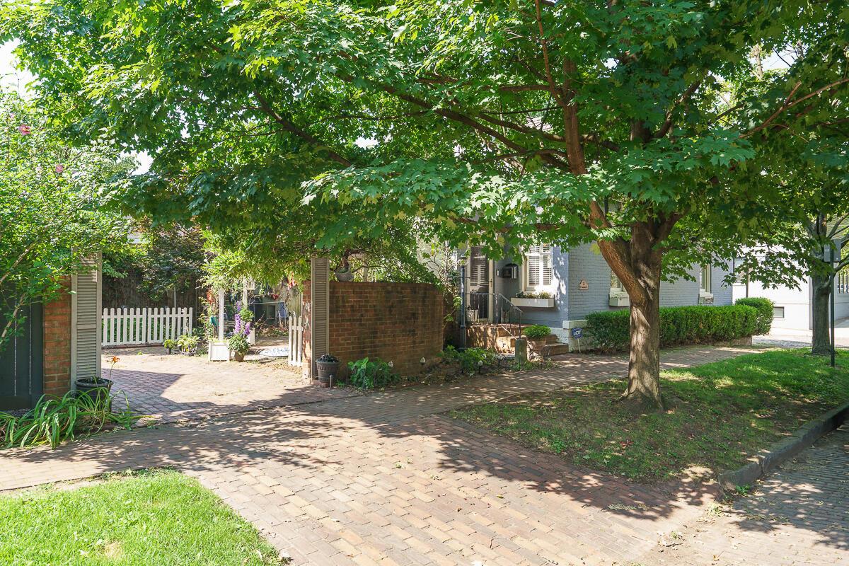 33 E Frankfort Street