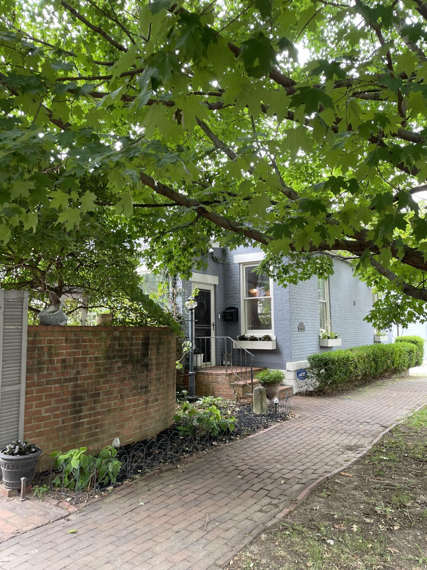 33 E Frankfort Street