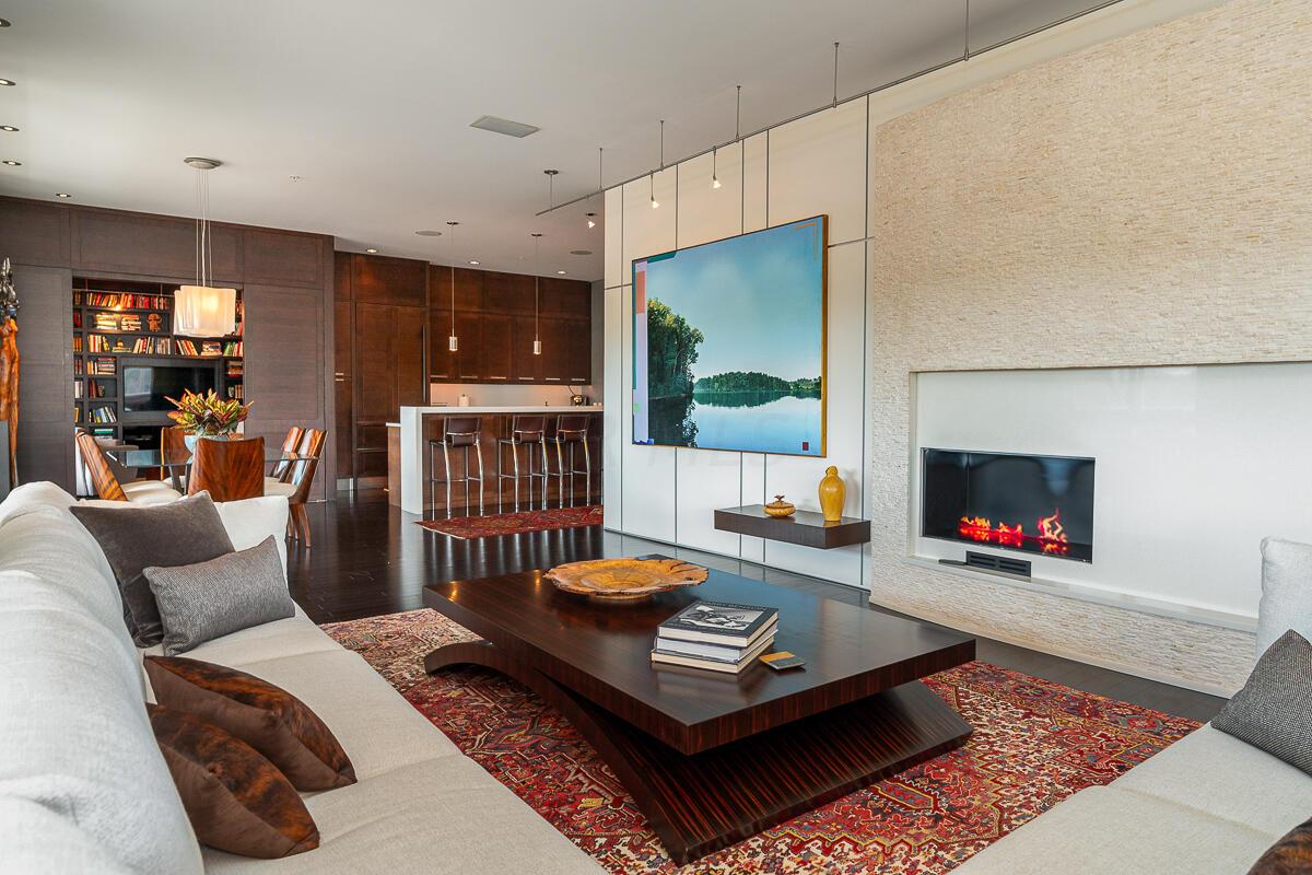 845 N High Street, 504