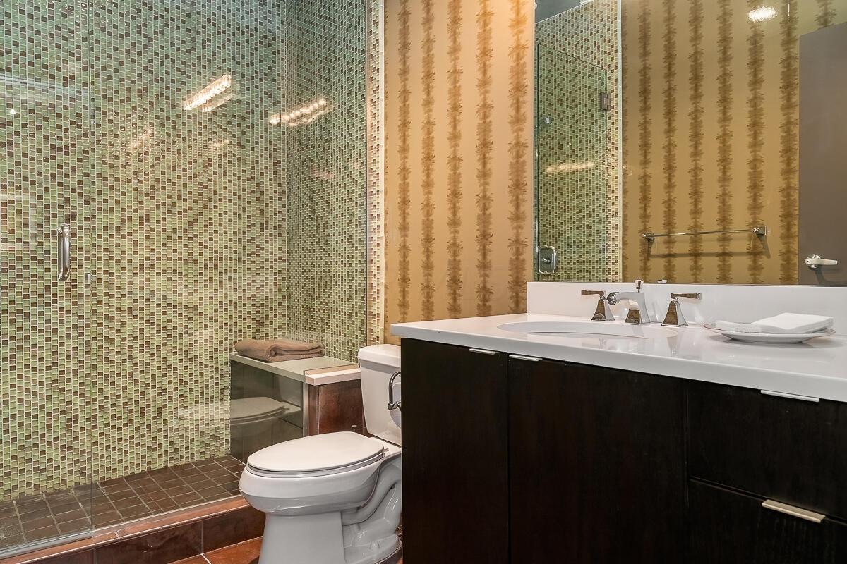 845 N High Street, 504