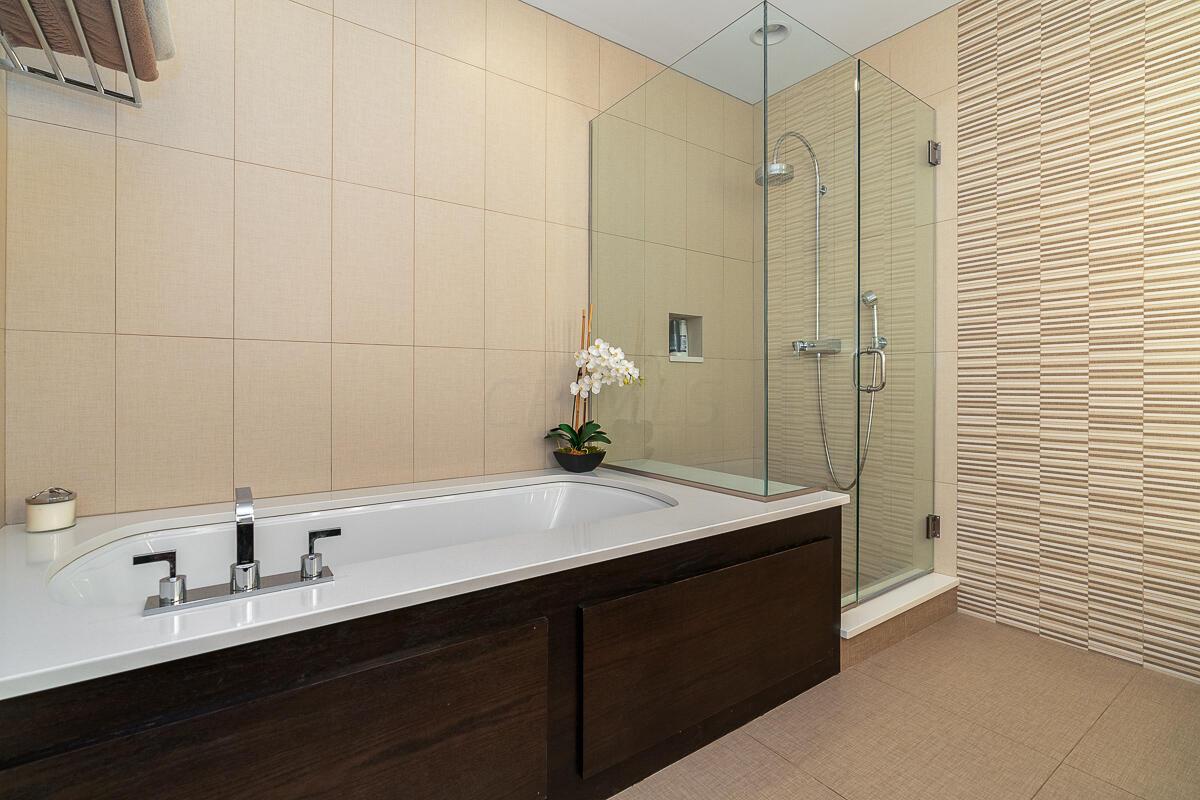 845 N High Street, 504