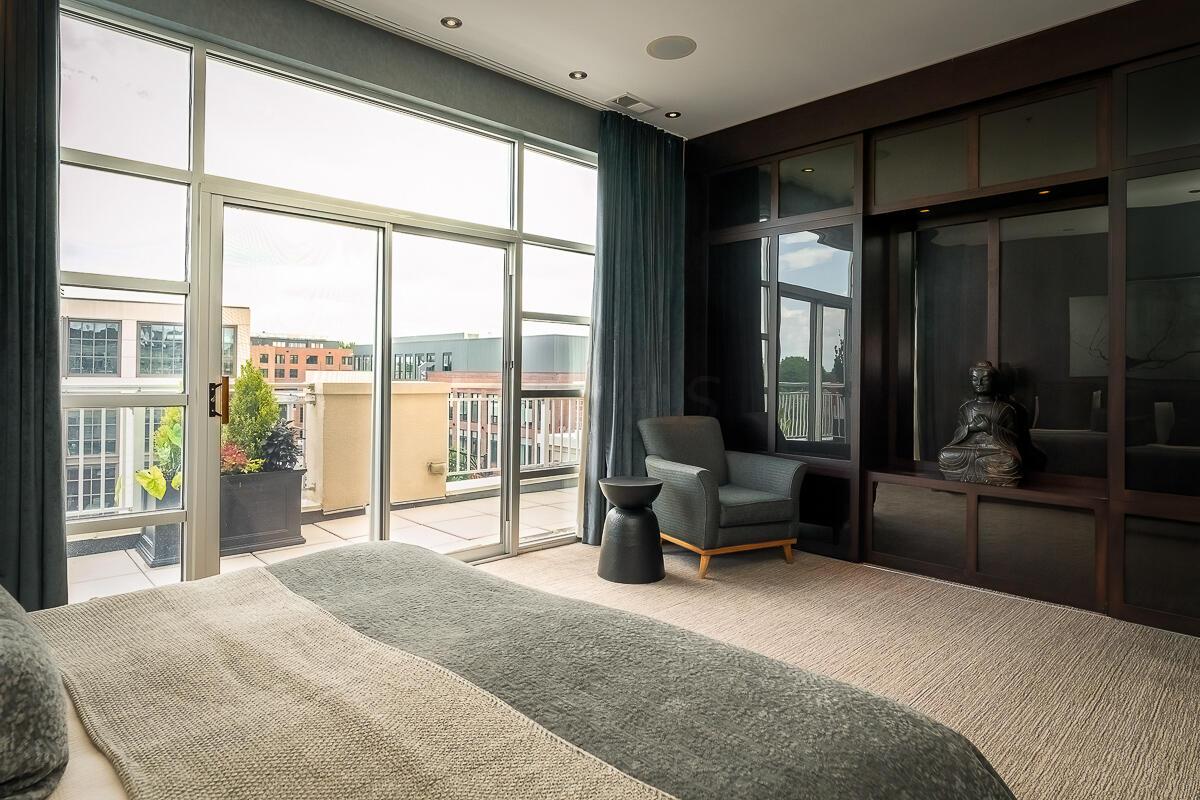 845 N High Street, 504