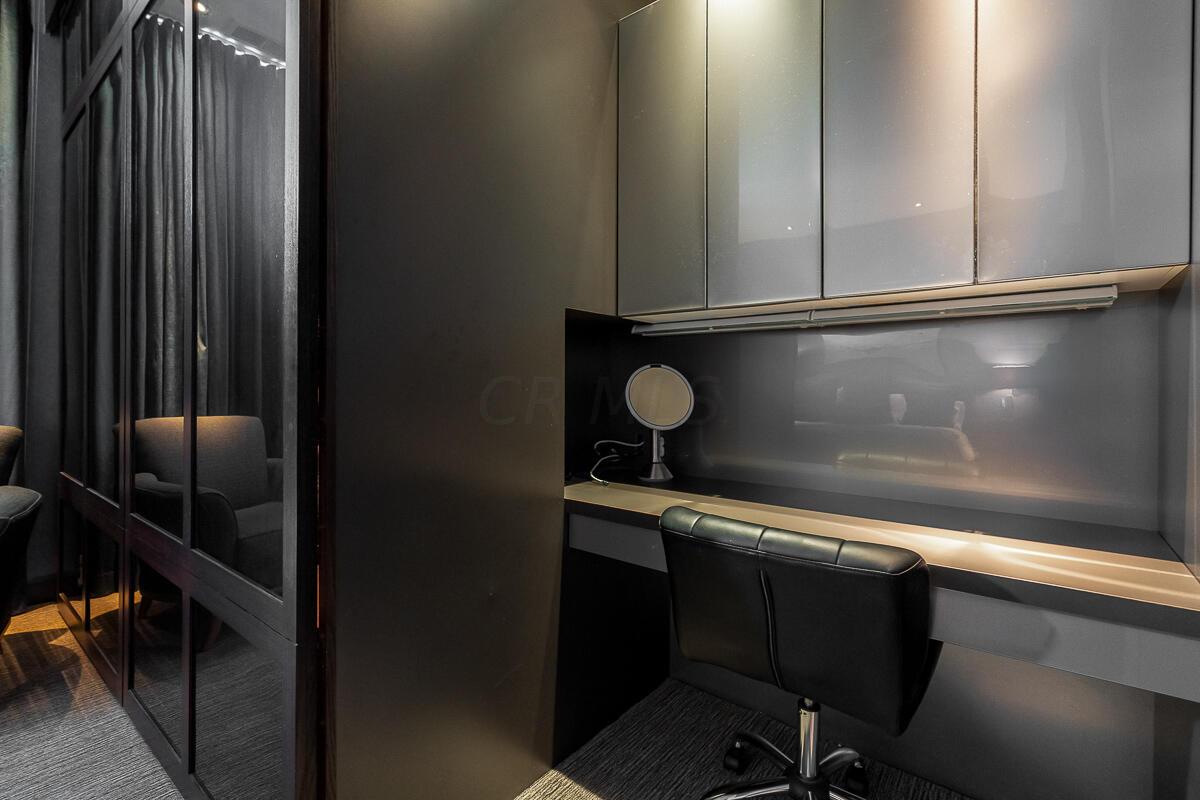 845 N High Street, 504