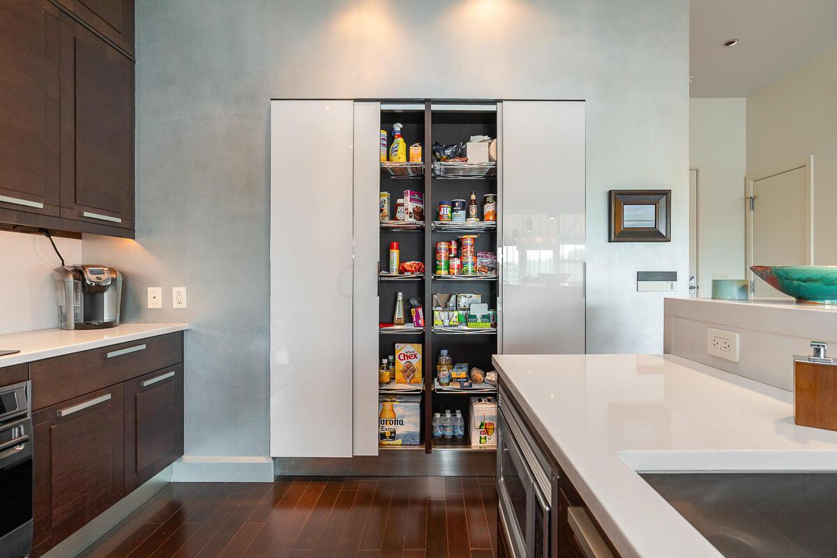 845 N High Street, 504