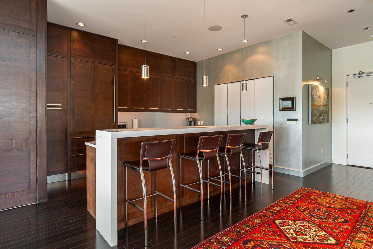 845 N High Street, 504