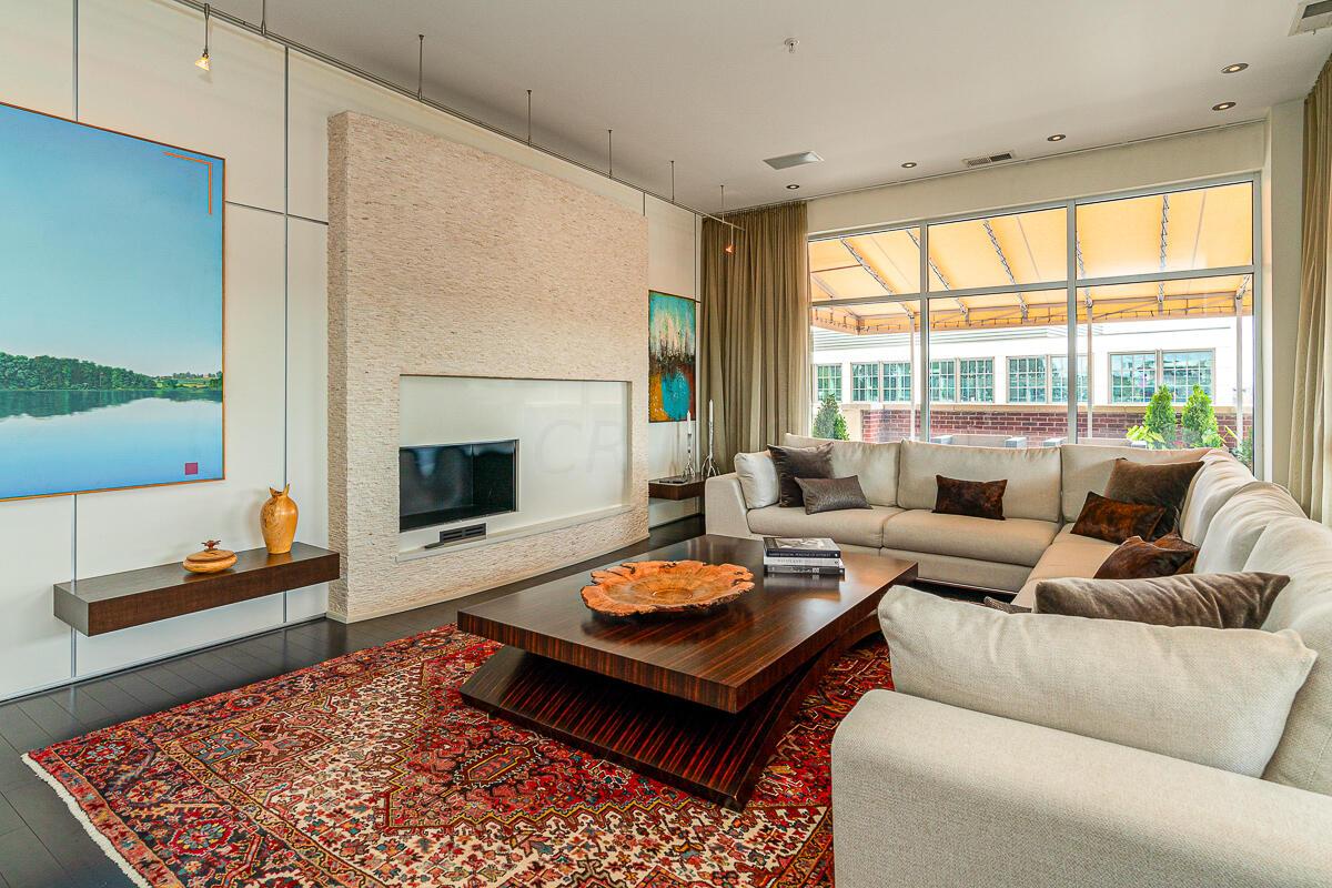 845 N High Street, 504