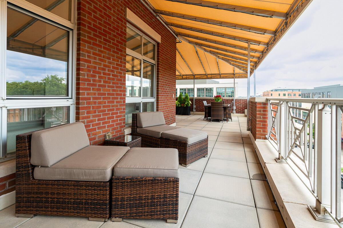 845 N High Street, 504