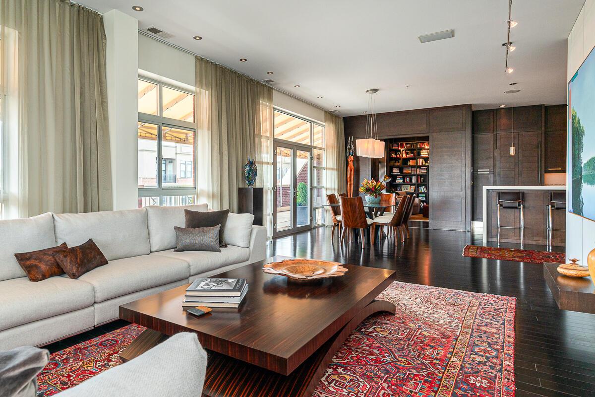 845 N High Street, 504