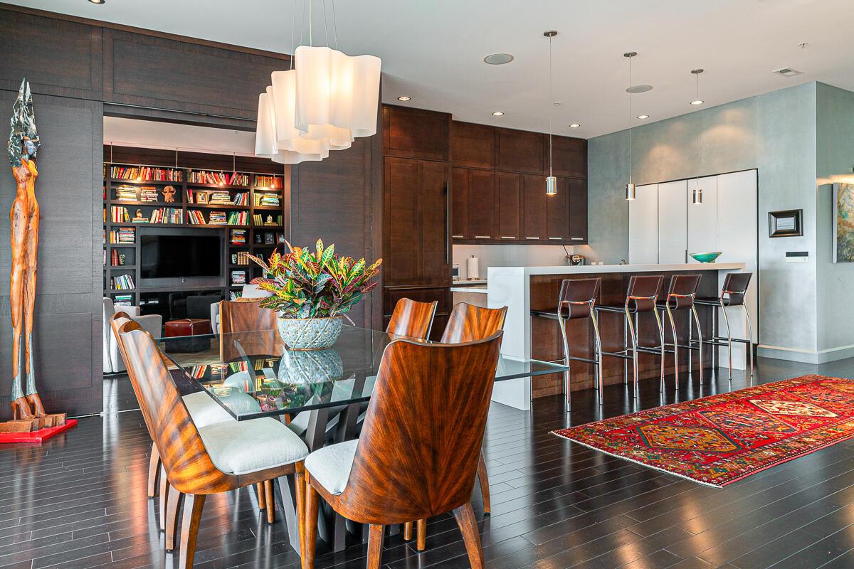 845 N High Street, 504