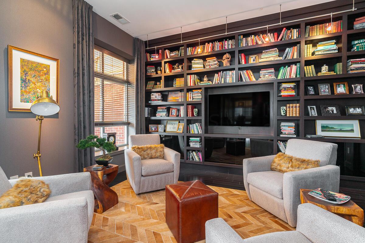 845 N High Street, 504