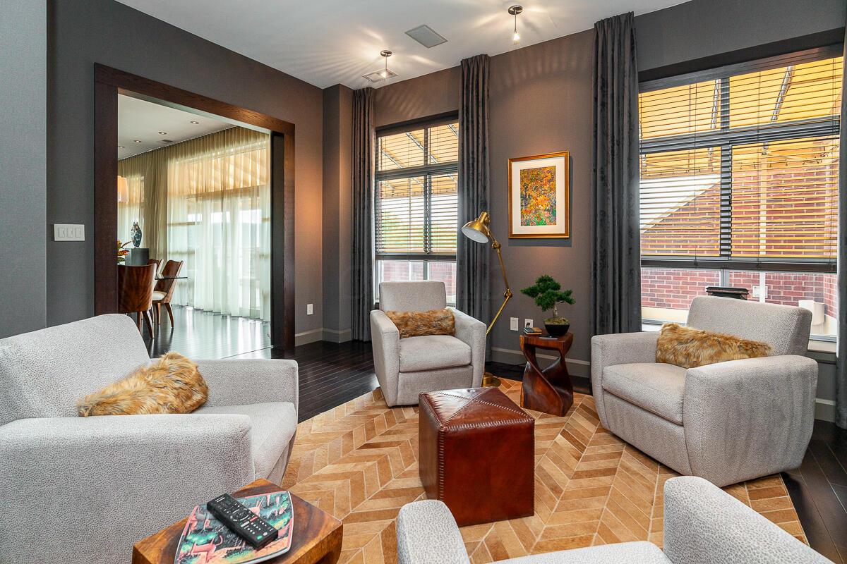 845 N High Street, 504