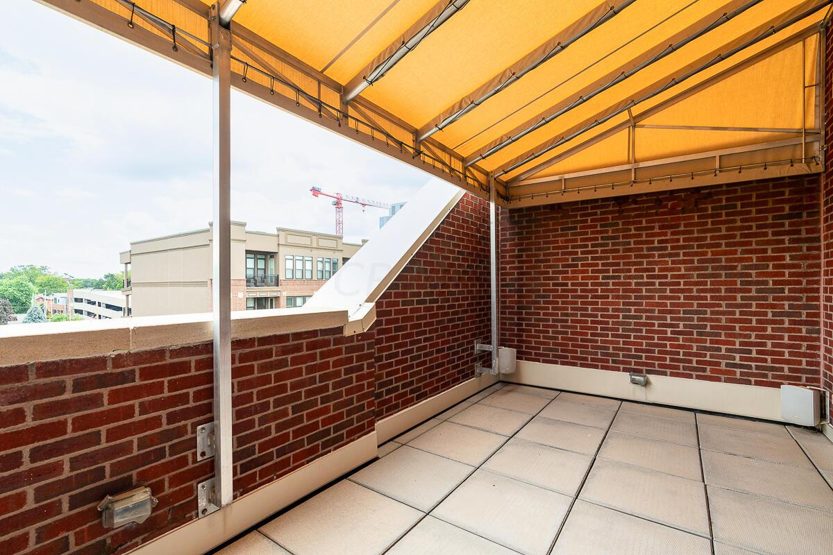 845 N High Street, 504