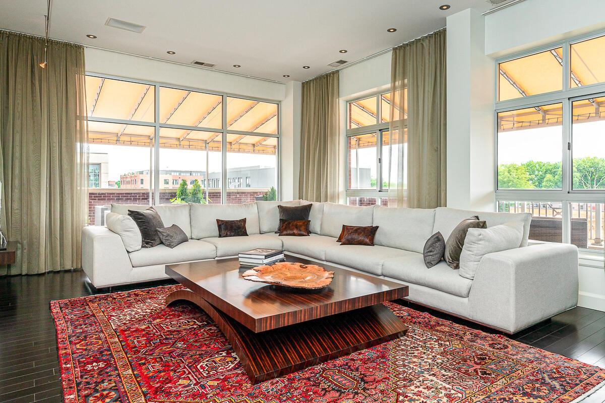 845 N High Street, 504