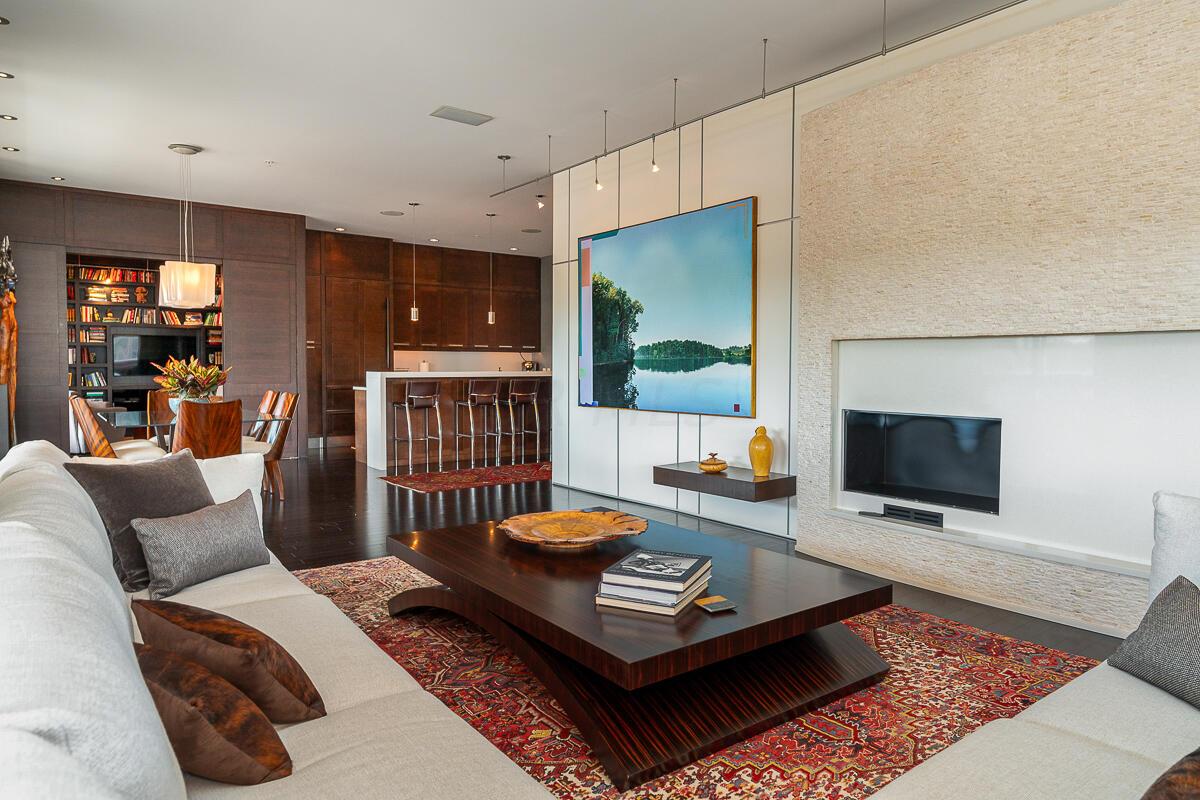 845 N High Street, 504