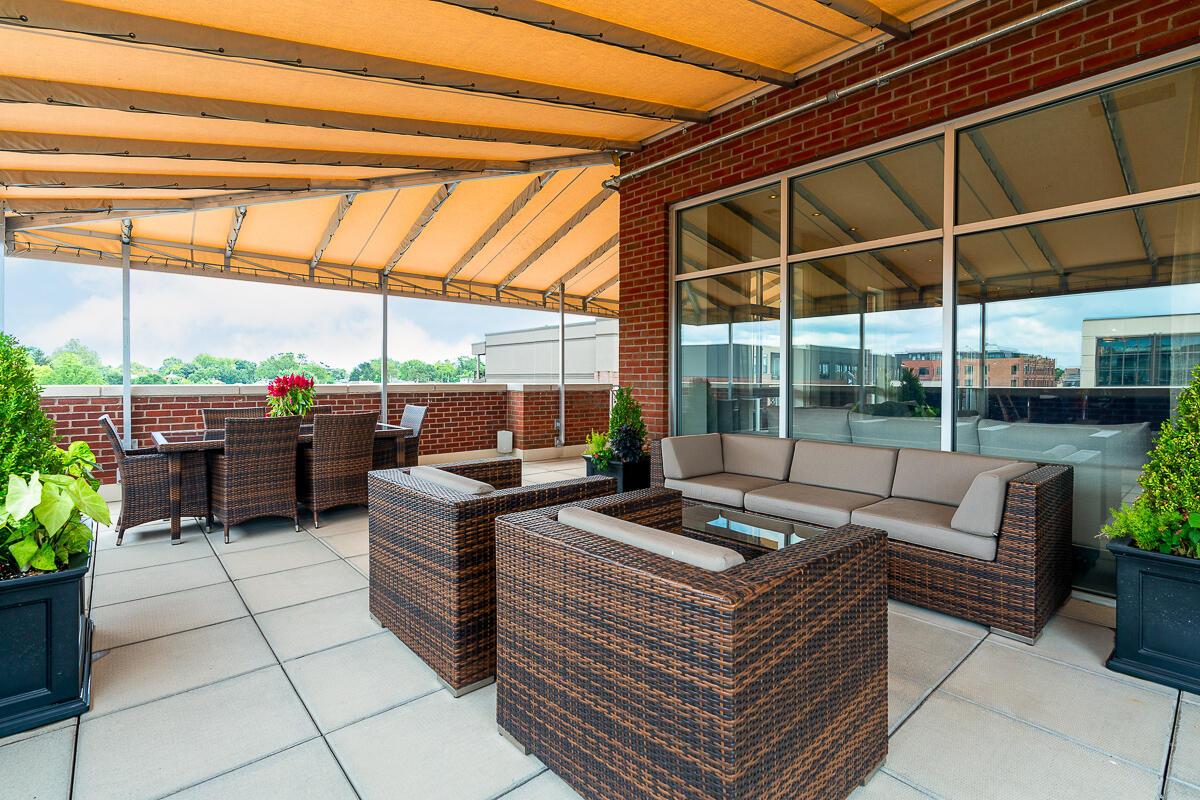 845 N High Street, 504