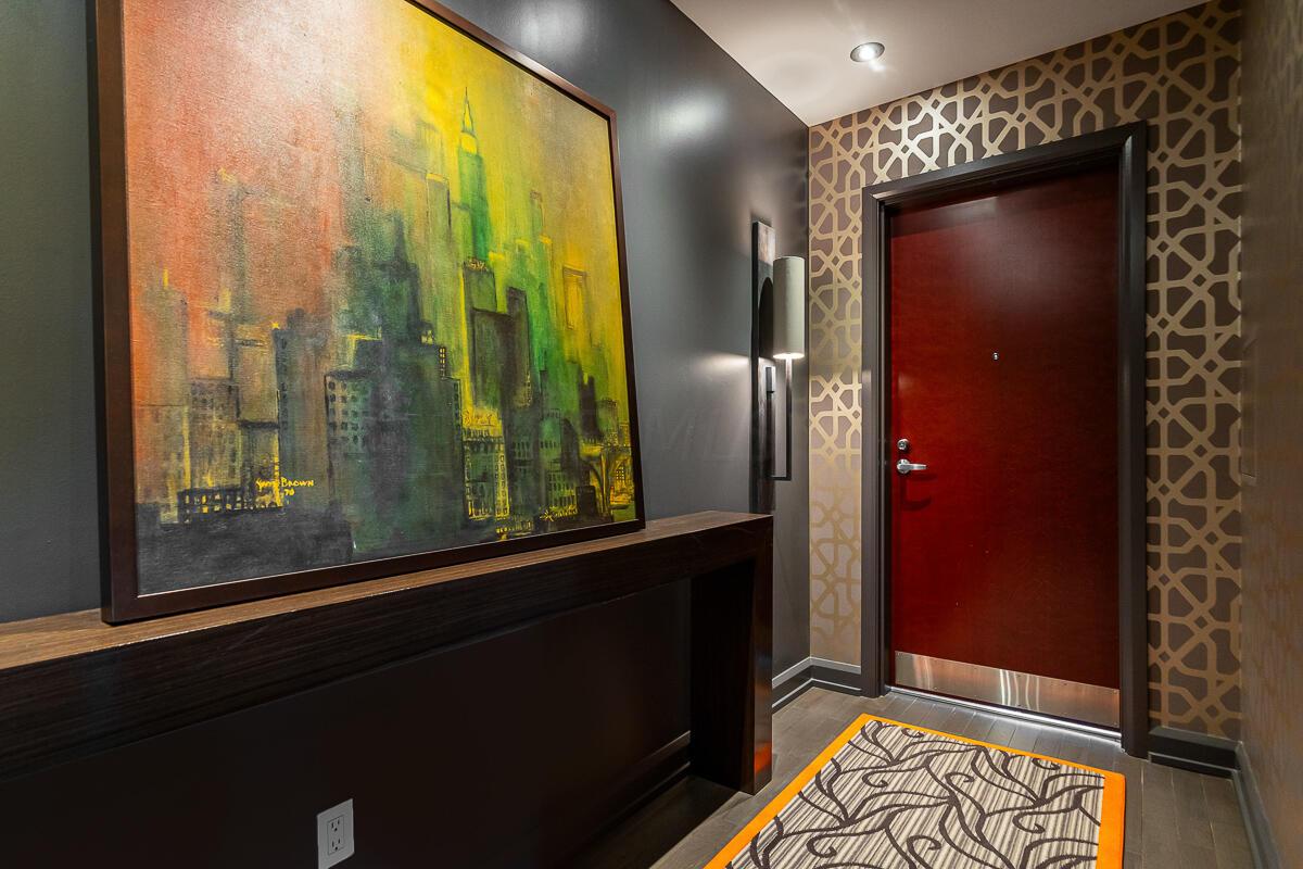 845 N High Street, 504