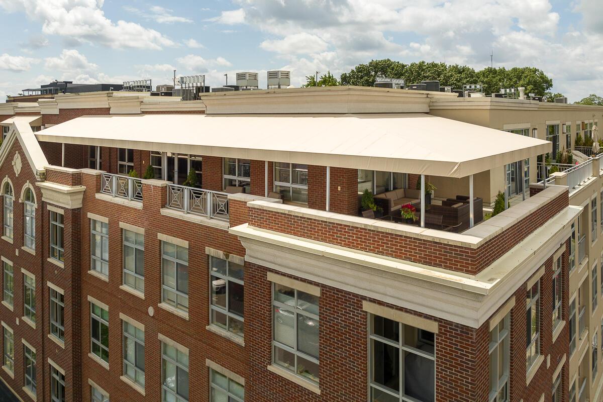 845 N High Street, 504