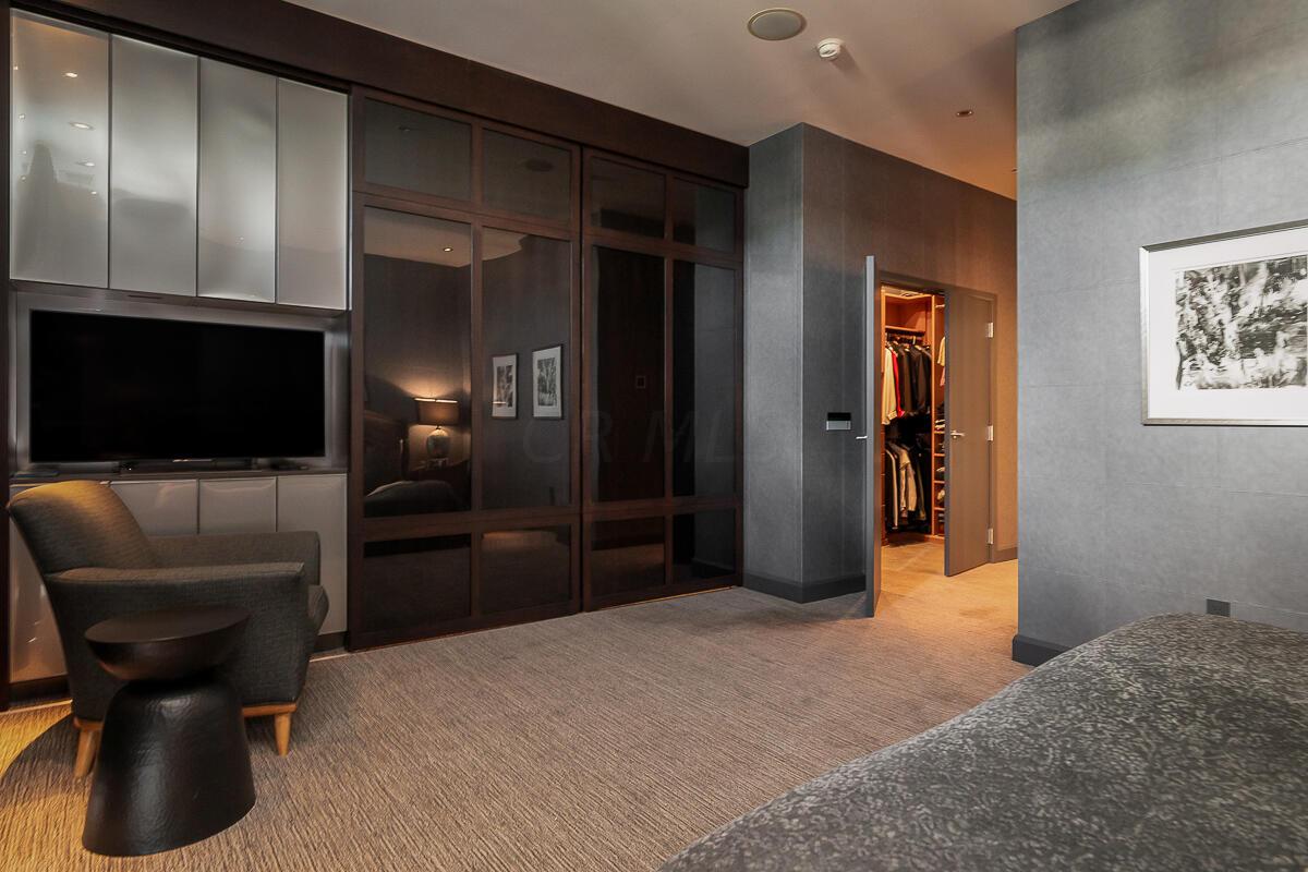 845 N High Street, 504