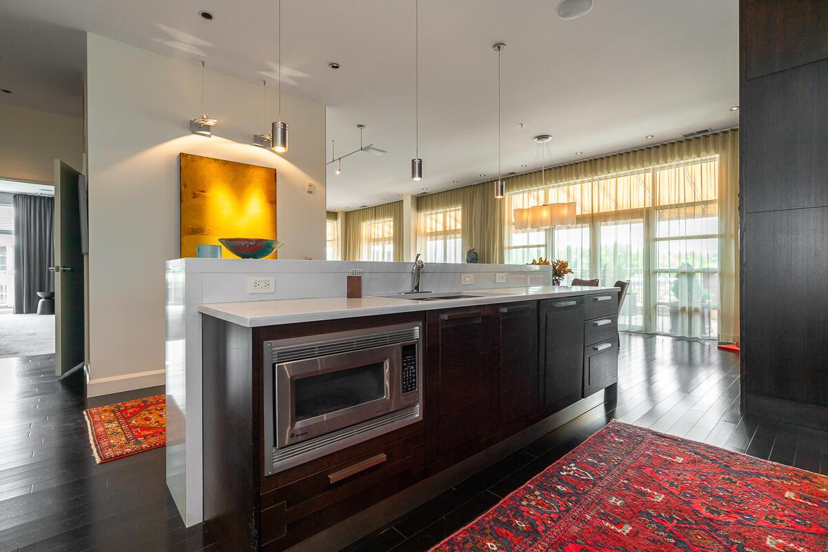 845 N High Street, 504