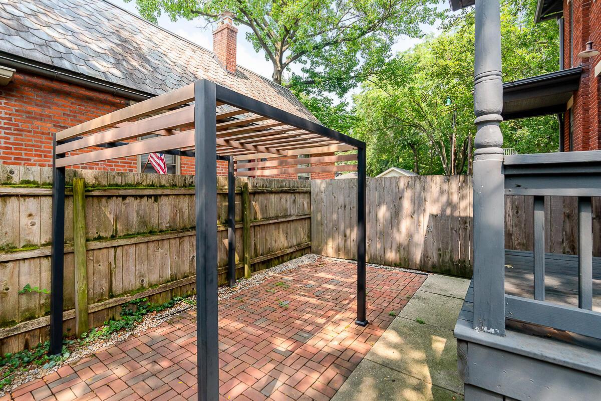 819-821 City Park Avenue