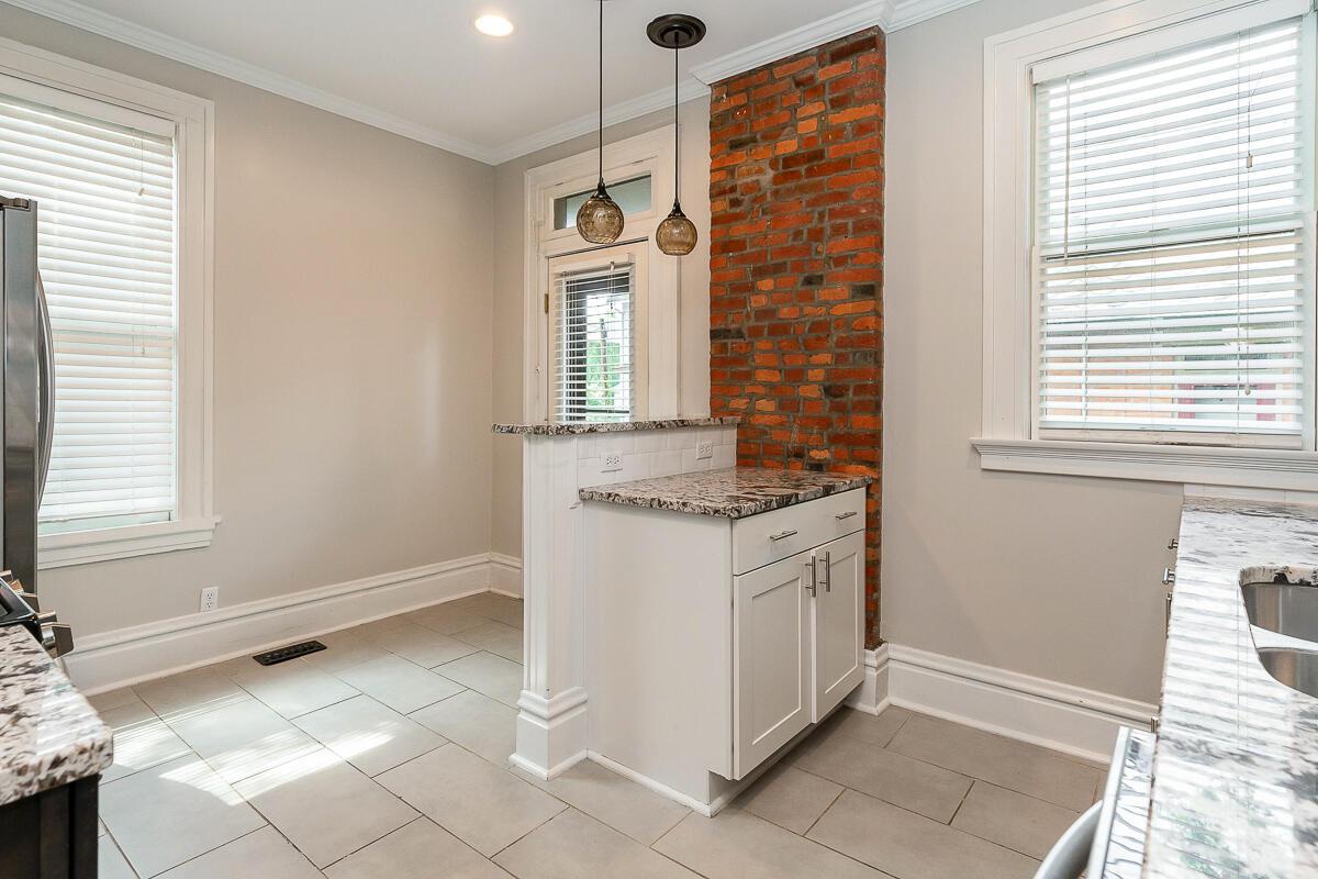 819-821 City Park Avenue