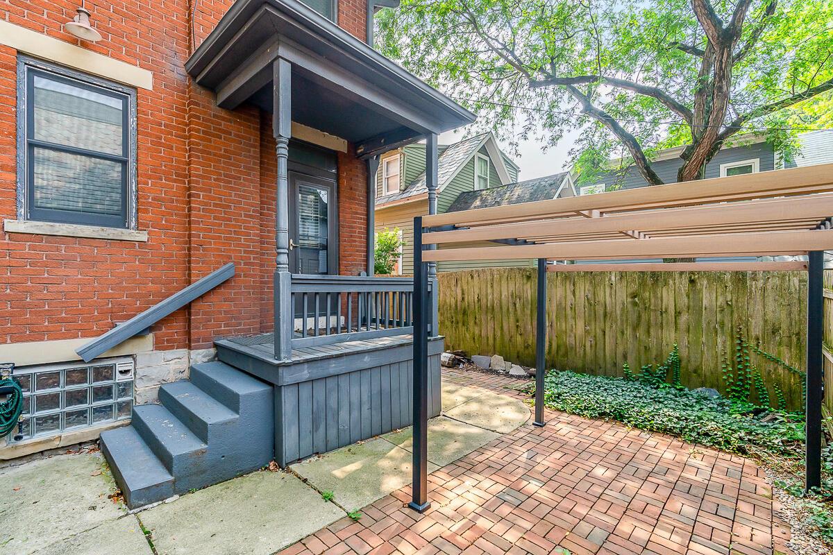 819-821 City Park Avenue