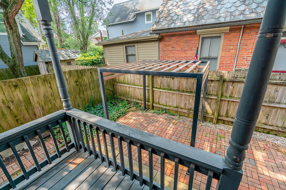 819-821 City Park Avenue